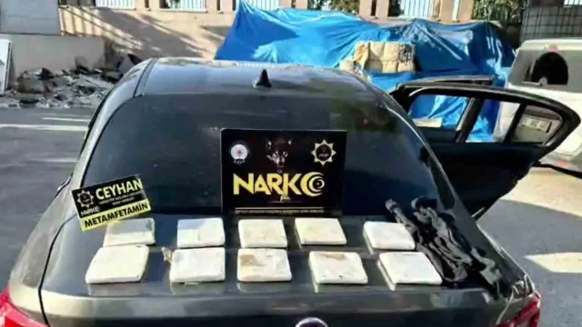 Adana’da 2 araçta 2 kilo 95 gram metamfetamin ele geçirildi