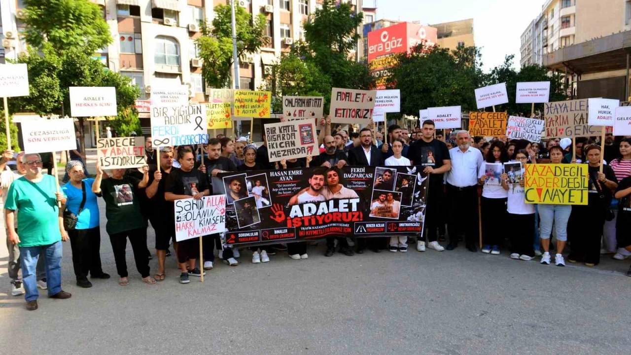 Adana’da 2 gencin ölümüne neden olan sürücünün tahliyesi protesto edildi
