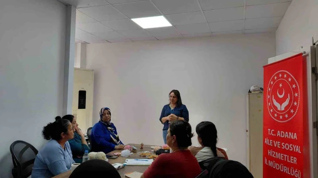 Adana’da ailelere bilinçli medya kullanımı eğitimi verildi