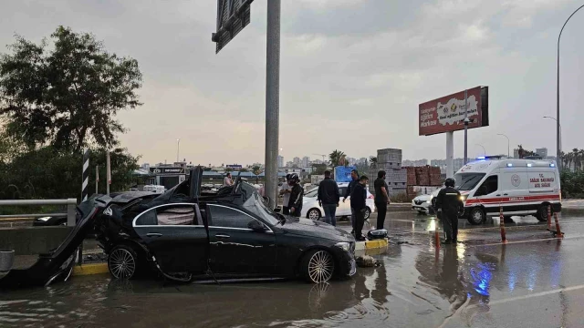 Adana’da otomobil direğe çarptı: 1 ölü