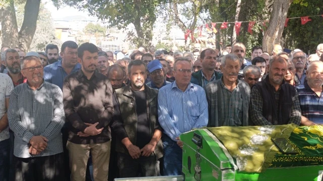 Ailesinin yanında katledilen genç kız son yolculuğuna uğurlandı