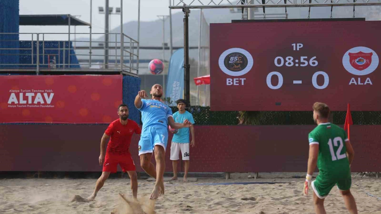 Alanya Belediyespor, Plaj Futbolu Dünya Kulüpler Şampiyonasına galibiyetle başladı