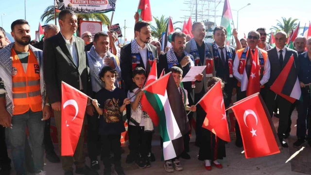 Alanya’da binlerce kişi ’Gazze’ için yürüdü