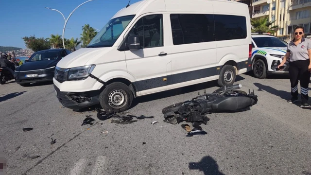Alanya’da motosiklet ile minibüs çarpıştı: Üniversite öğrencisi genç kız hayatını kaybetti