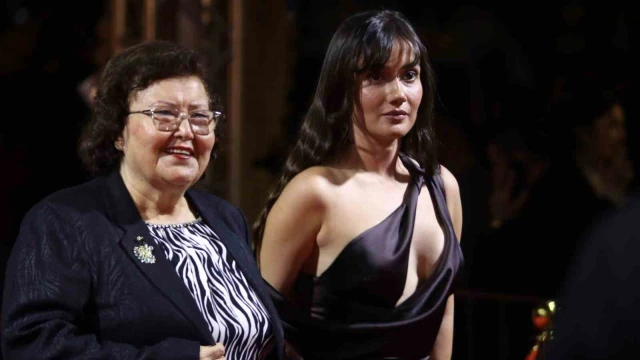 Altın Portakal Film Festivali ödül töreni öncesi kırmızı halıda şıklık yarışı yaşandı