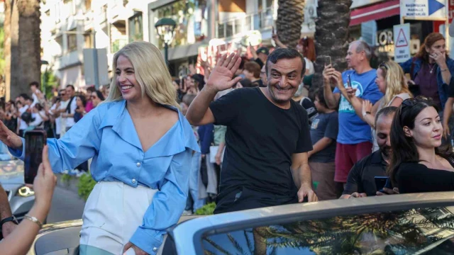 Antalya’da ünlü sanatçılara sevgi seli