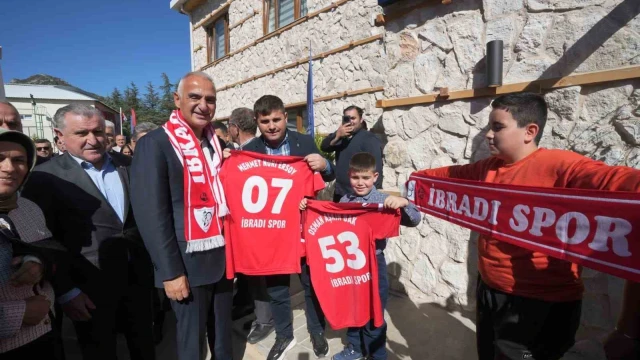 Bakan Ersoy memleketi İbradı’da 2 yeni eserin açılışını yaptı