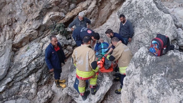 Balık tutmaya giderken kayalıklardan düşen şahıs yaralandı