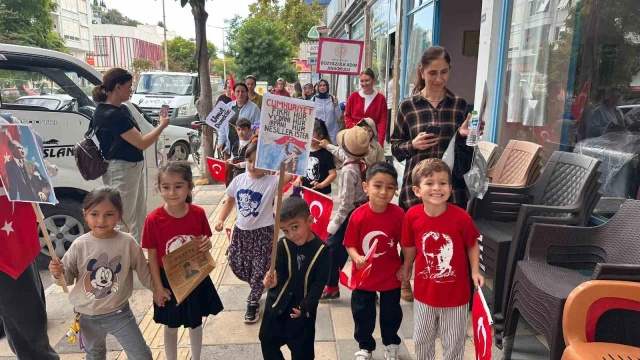 Bozyazı’da miniklerden cumhuriyet coşkusuna anlamlı yürüyüş
