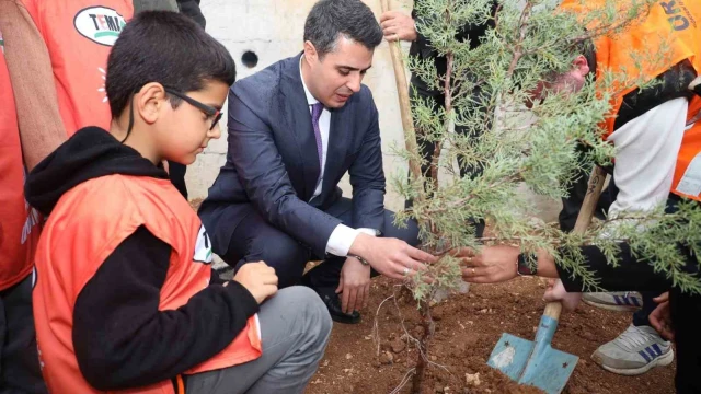 Elbistan’da Cumhuriyet’in 103. yılına özel 103 fidan dikildi