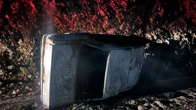Finike’de devrilen aracın sürücüsü hayatını kaybetti
