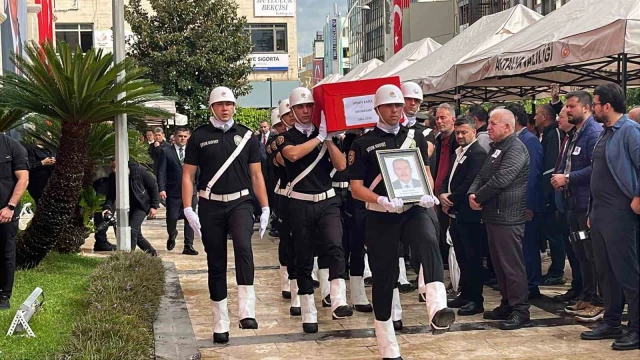 Hayatını kaybeden Muratpaşa Kaymakamı Kara gözyaşlarıyla uğurlandı
