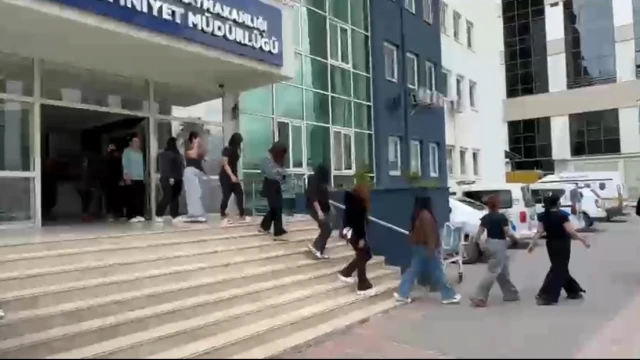 İskenderun’da SPA ve masaj salonlarına denetim: izinsiz çalıştırılan 23 kadın yakalandı