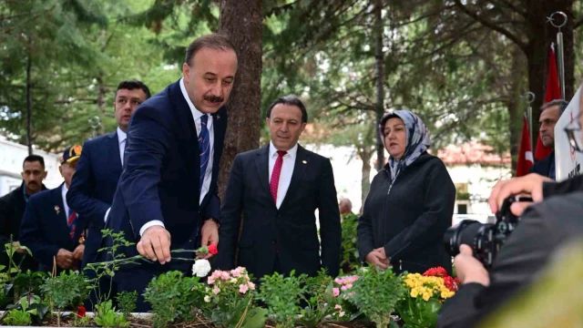 Isparta’da 29 Ekim Cumhuriyet Bayramı kutlamaları çelenk töreniyle başladı