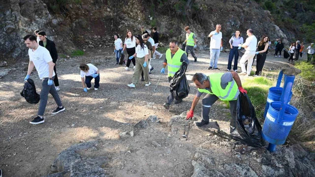 Kemer’de çevre temizliği etkinliği