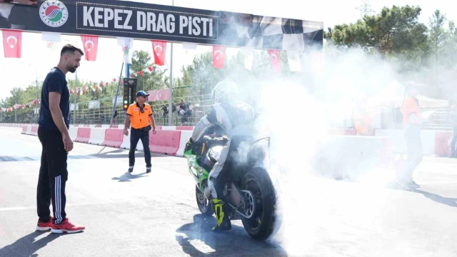 Kepez MotoDrag Şampiyonası’nda motorlar ısındı, final yarın