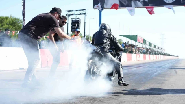 Kepez’de motodrag yarışları büyük heyecanla sürüyor