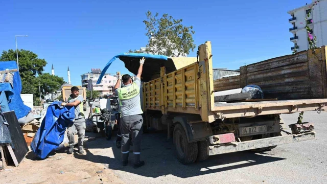 Kepez’de temizlik seferberliği: Aydoğmuş’ta 30 kamyon atık kaldırıldı