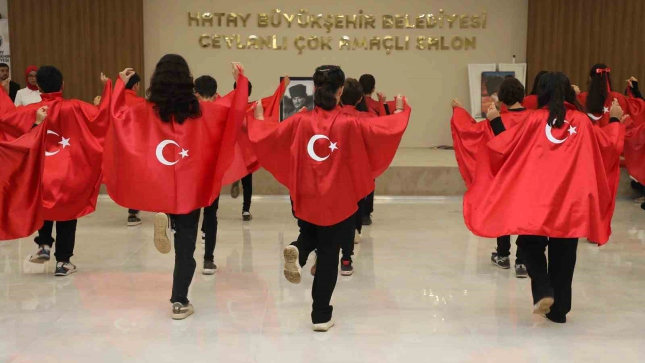 Kırıkhan’da çok amaçlı salonda Cumhuriyet Bayramı kutlandı