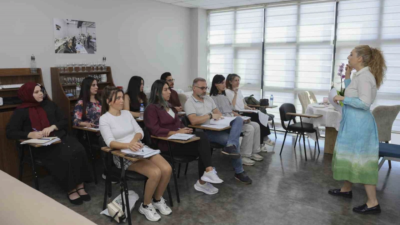 Mersin’de MERCEK kurslarıyla turizm sektörüne nitelikli personel yetiştiriliyor