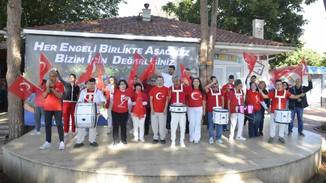 Özel bireylerden Cumhuriyet coşkusu