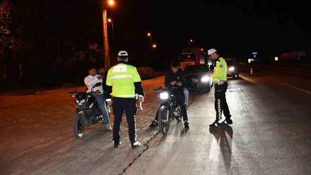 Polis ekiplerinden alkollü sürücülere yönelik gece denetimi