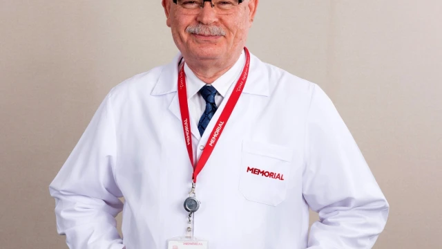 Prof. Dr. Ahmet Turan Aydın: "Osteoporoz dünya genelinde 500 milyondan fazla kişiyi etkiliyor"