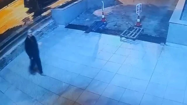 Son kez otomobili park edip ayakkabısız halde yürürken görüntülendi, 4 gündür haber alınamıyor