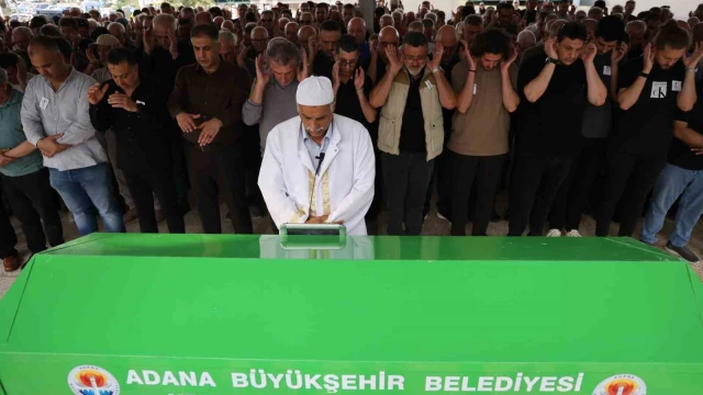 Tekne kazasında hayatını kaybeden doktor, gözyaşlarıyla toprağa verildi