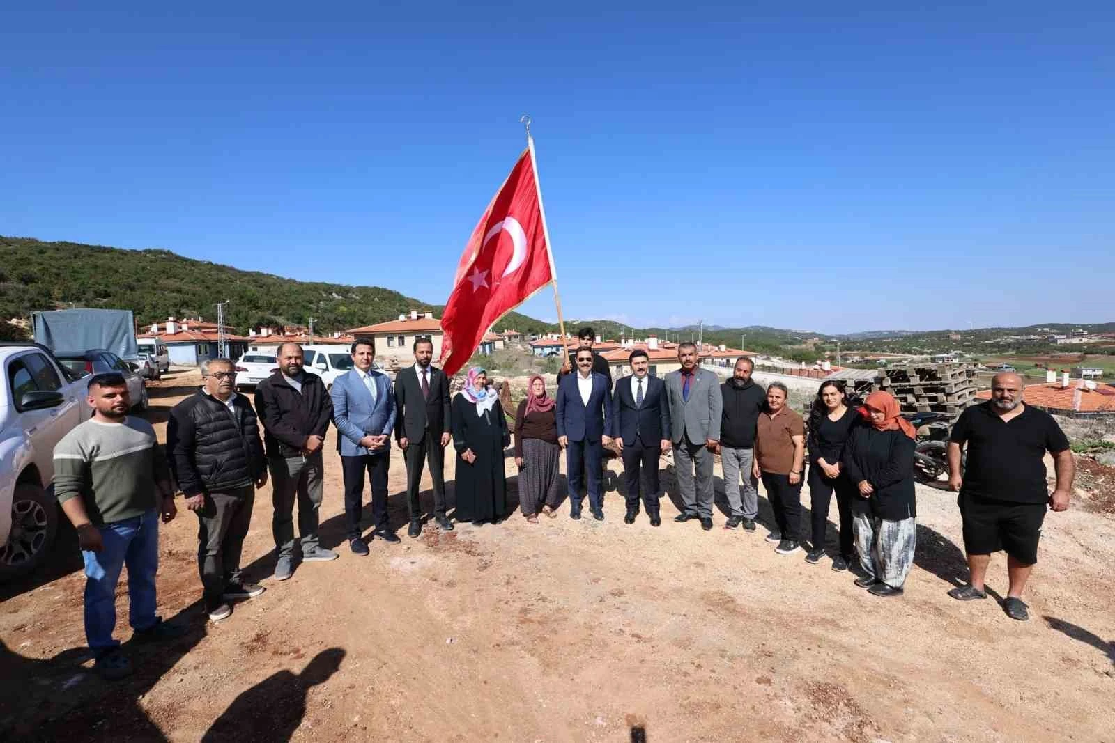Vali Masatlı, Kışlak Mahallesi’nde al bayrakla karşılandı