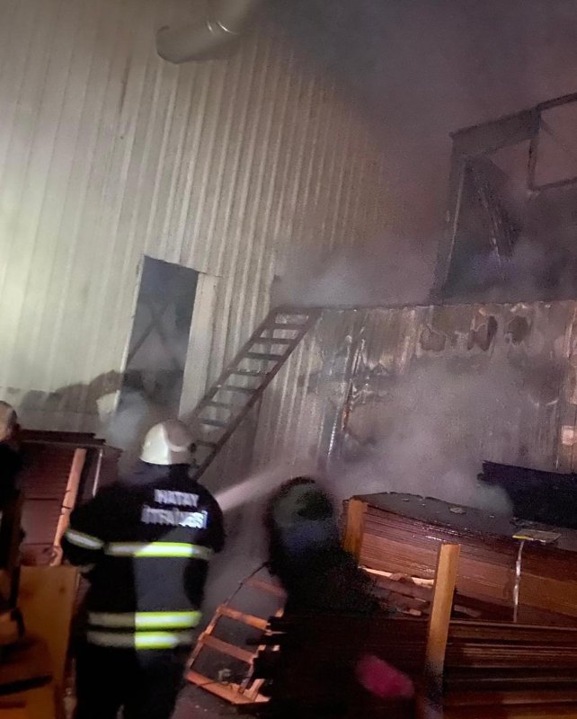 Kırıkhan’da PVC fabrikasında çıkan yangın söndürüldü