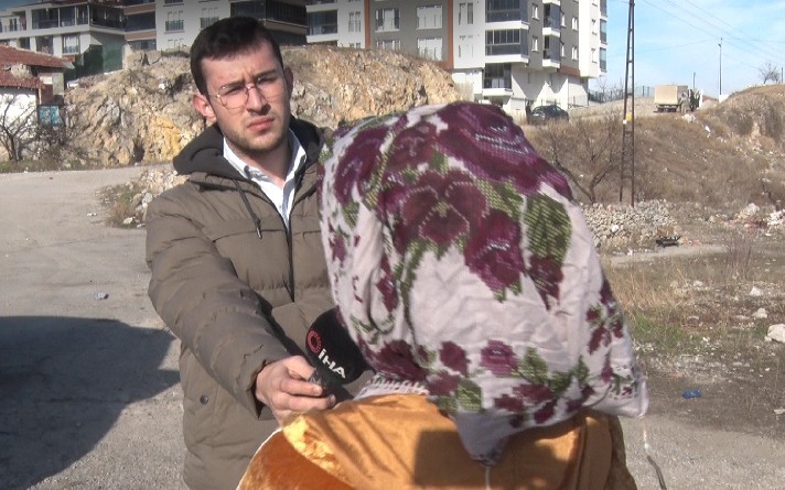 Sokak köpeklerinin saldırdığı depremzede kadın bebeğini kaybetme tehlikesi yaşıyor