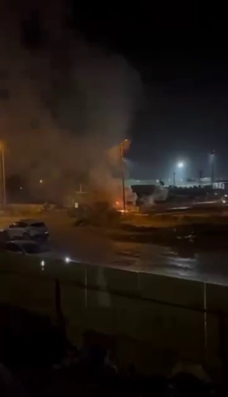 Alevlere teslim olan hafriyat kamyonunda korkutan patlama