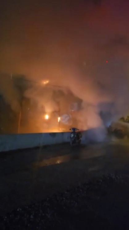 Alevlere teslim olan tamircideki 30 motosiklet yandı