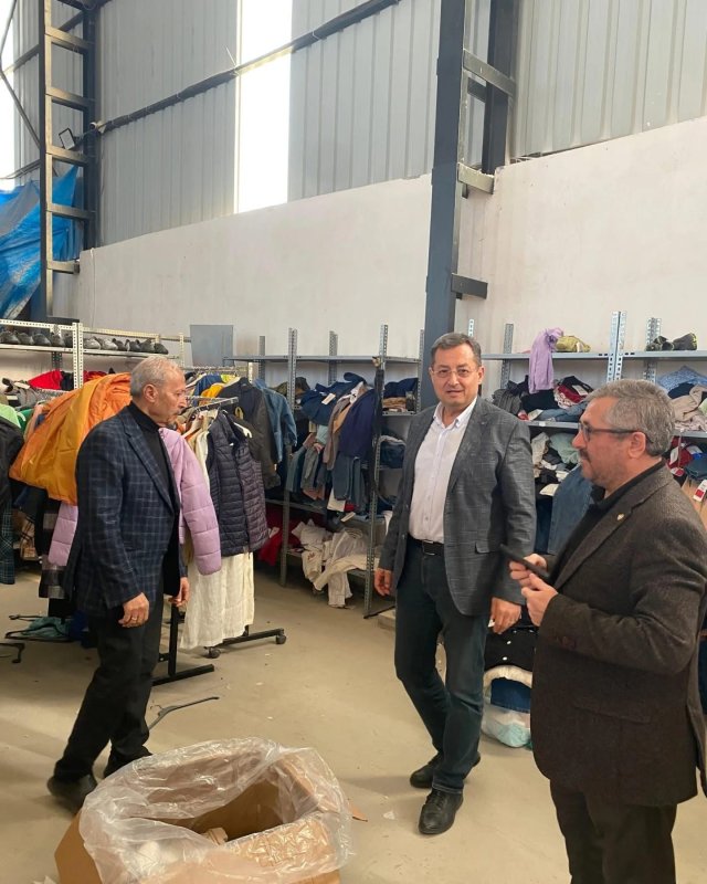 Kızılay Genel Sekreter Yardımcısı Şükrü Can ve Kızılay Ankara İl Başkanı Mehmet Sılay, Kızılay Hatay İl Merkez Başkanlığı