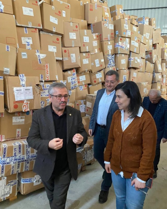 Kızılay Genel Sekreter Yardımcısı Şükrü Can ve Kızılay Ankara İl Başkanı Mehmet Sılay, Kızılay Hatay İl Merkez Başkanlığı