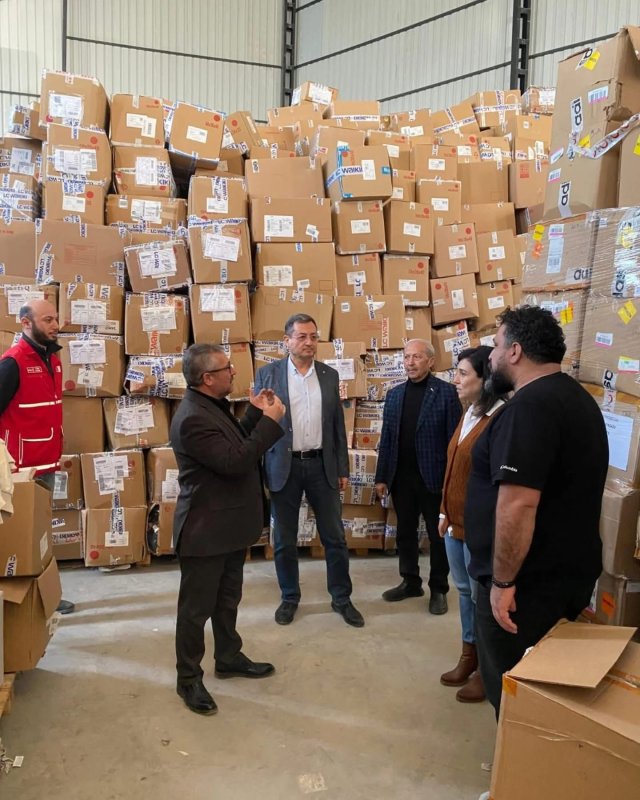 Kızılay Genel Sekreter Yardımcısı Şükrü Can ve Kızılay Ankara İl Başkanı Mehmet Sılay, Kızılay Hatay İl Merkez Başkanlığı