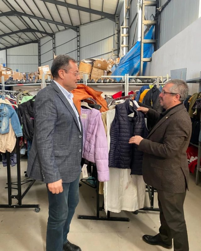 Kızılay Genel Sekreter Yardımcısı Şükrü Can ve Kızılay Ankara İl Başkanı Mehmet Sılay, Kızılay Hatay İl Merkez Başkanlığı