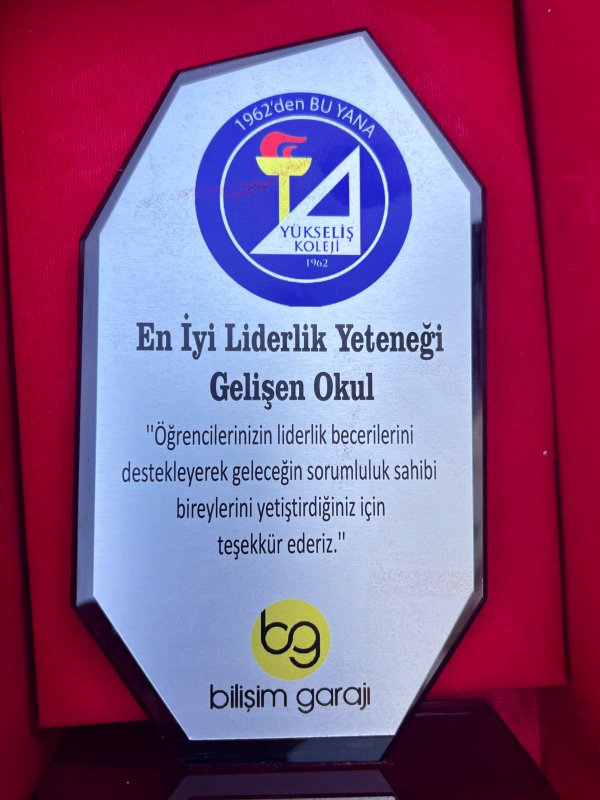 YÜKSELİŞ KOLEJİ’NE “EN İYİ LİDERLİK YETENEĞİ GELİŞEN OKUL” ÖDÜLÜ