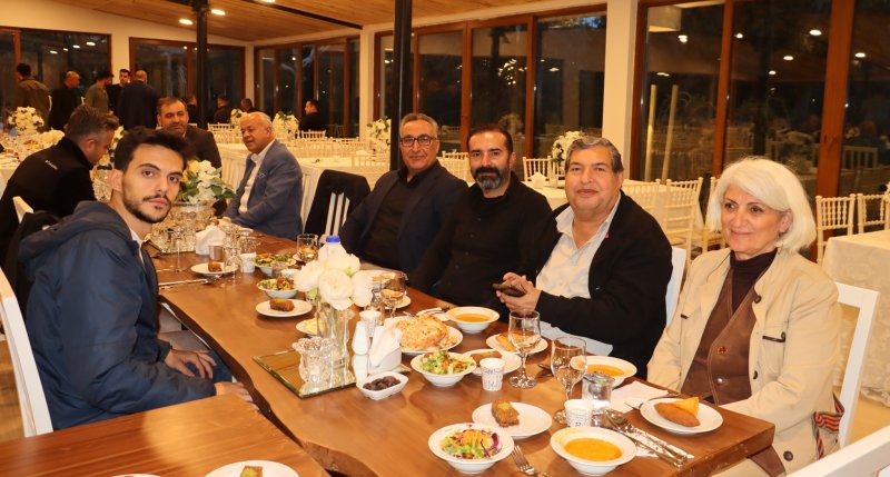 MEDENİYETLER KOROSUNDAN GELENEKSEL KADİR GECESİ İFTARI