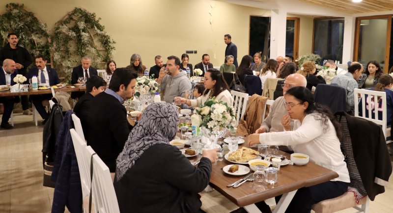 MEDENİYETLER KOROSUNDAN GELENEKSEL KADİR GECESİ İFTARI