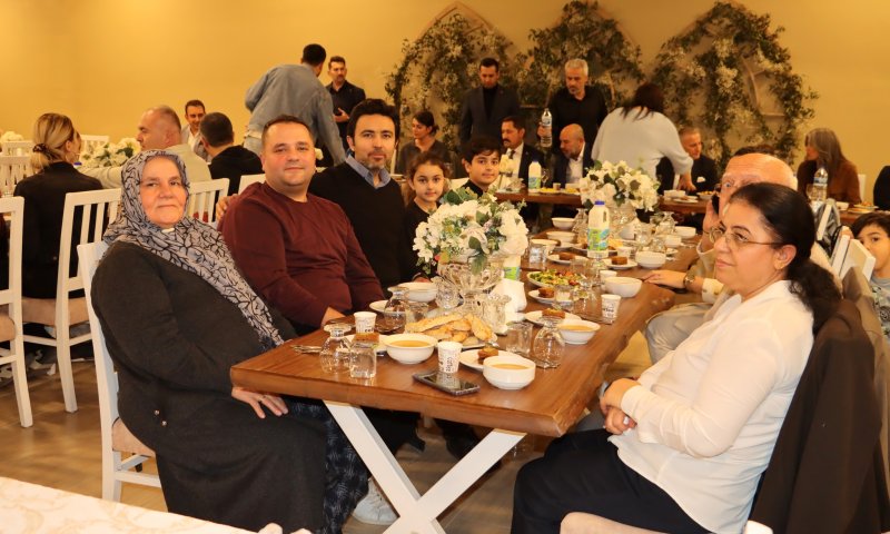 MEDENİYETLER KOROSUNDAN GELENEKSEL KADİR GECESİ İFTARI