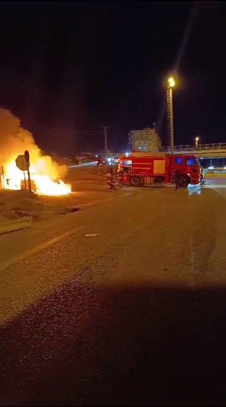 Seyir halindeyken yanmaya başlayan Tofaş otomobil alevlere teslim oldu