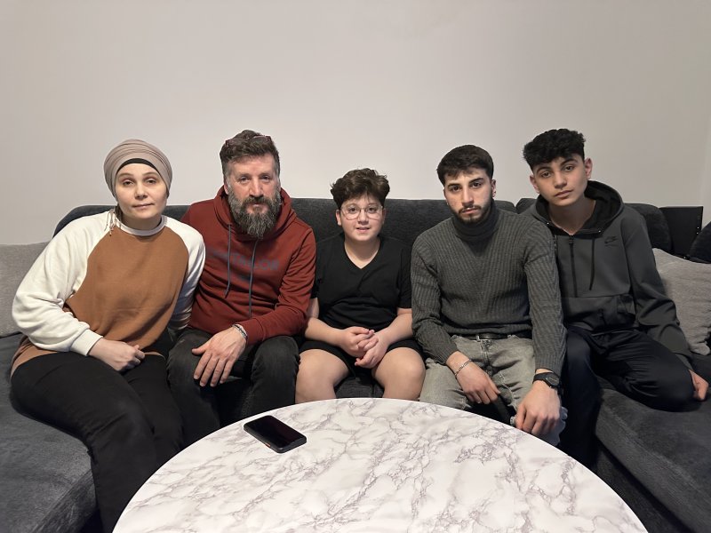 Almanya'daki Hataylı depremzede aile, evlerine baskın düzenlenerek sınır dışı edilmek istendi