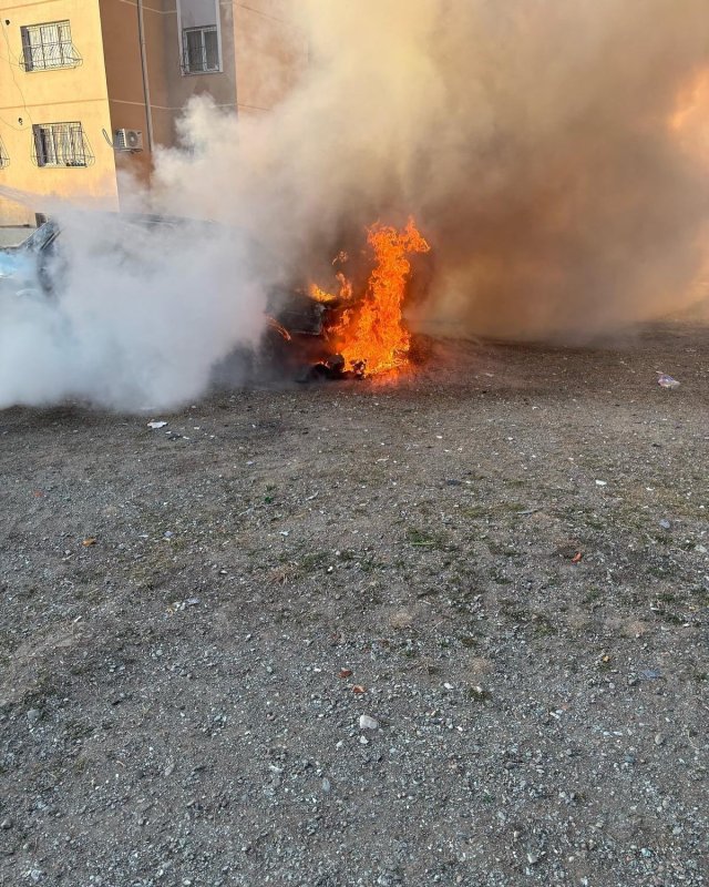 Alevlere teslim olan Tofaş hurdaya döndü