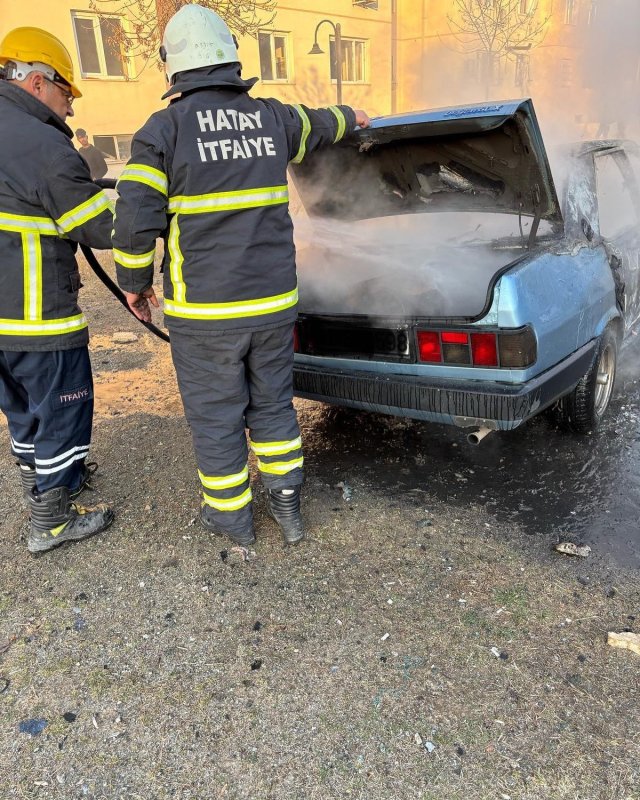 Alevlere teslim olan Tofaş hurdaya döndü