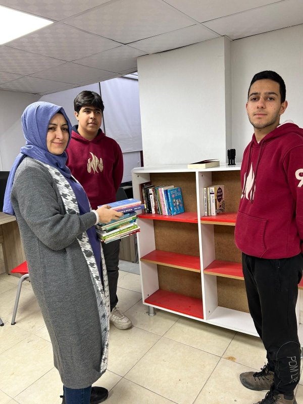 Nevzat Şahin Anadolu Lisesi’ne 3 bin kitap bağışlandı