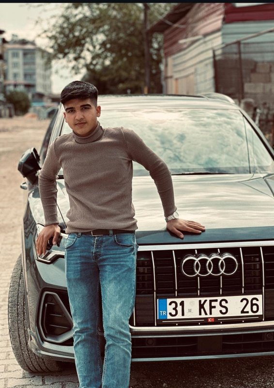 Tırla çarpışan motosikletteki 2 genç hayatını kaybetti (Fotoğraflı - Görüntülü) İsmet Biçen HATAY (İHA) - Hatay’da tırla çarpışan motosikletteki 2 genç hayatını kaybetti. Kaza, Kırıkhan ilçesi Ilıkpınar Mahallesi mevkiinde yaşandı. Aynı istikamette ilerleyen tır ile motosikletin çarpıştığı kazada motosiklette bulunan 19 yaşındaki Atilla Kafas ve 18 yaşındaki Halit Helvacı hayatını kaybetti. Kazada vefat eden 2 gencin cesedi olay yerine gelen cenaze aracıyla morga kaldırıldı. Jandarma ekipleri kazayla ilgili inceleme başlattı.