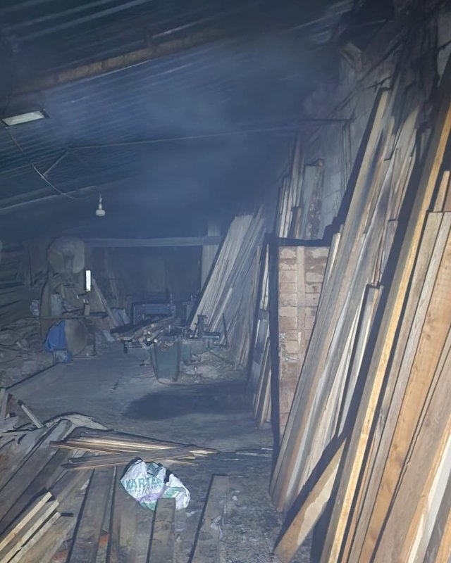 Antakya’da kereste imalathanesi alevlere teslim oldu (Fotoğraflı) Ramazan İlın HATAY (İHA) - Hatay’da kereste imalathanesinde çıkan yangın büyümeden söndürüldü. Yangın, Antakya ilçesi Haraparası Mahallesi’nde bulunan kereste imalathanesinde yaşandı. Alevlerin çıktığını fark eden vatandaşlar durumu itfaiye ekiplerine bildirdi. İhbar üzerine bölgeye itfaiye ekipleri sevk edildi. Yangın ekiplerinin hızlı müdahalesiyle büyümeden kısa sürede kontrol altına alındı.