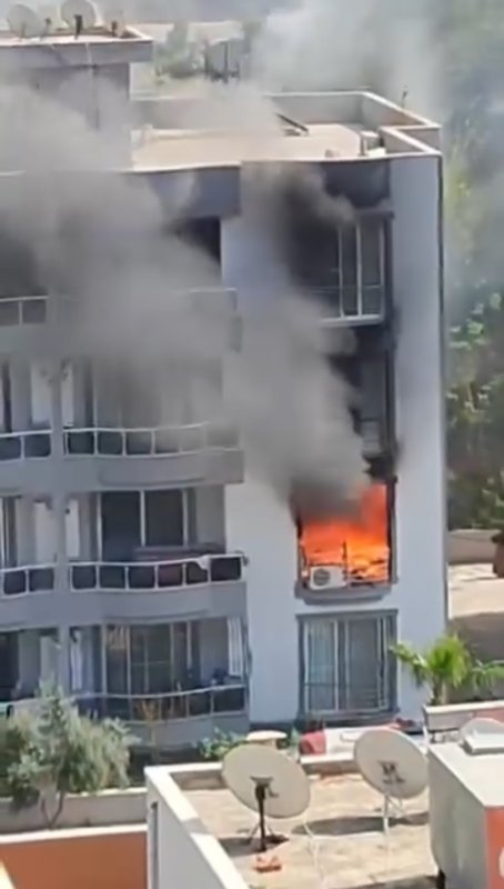 Hatay'da ev yangını: 2 yaralı